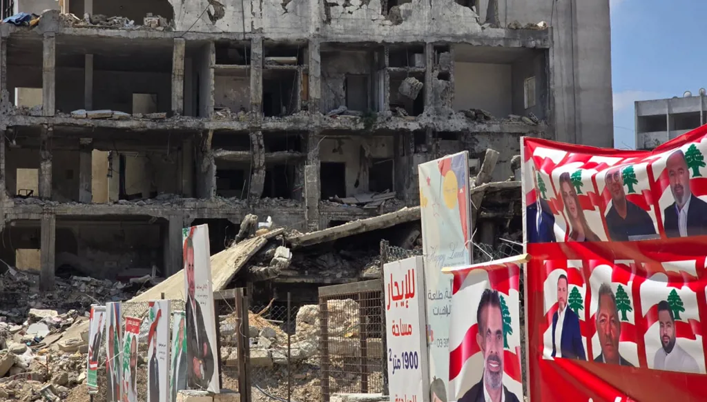 صور مرشّحي الانتخابات في النبطية (تصوير أحمد منتش).