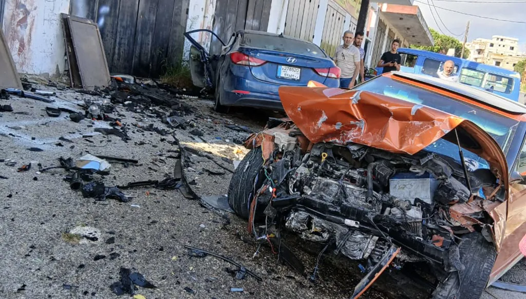 بالصور - حادث سير مروّع في جنوبي لبنان... سقوط قتيل و5 جرحى