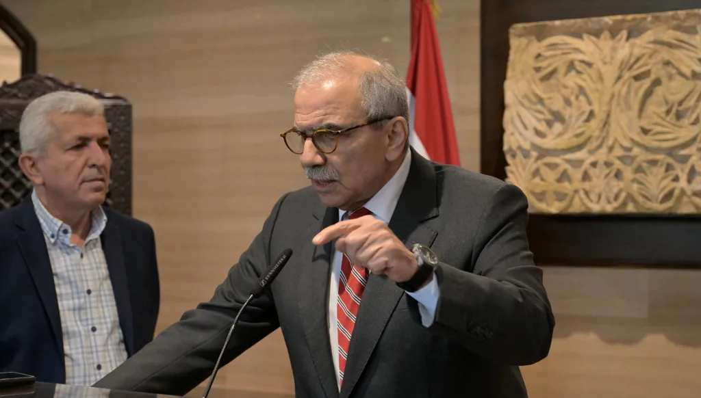 بعد تصريحات "الودّ" المتبادلة.... نواف سلام يستقبل وفد كتلة "الوفاء للمقاومة"