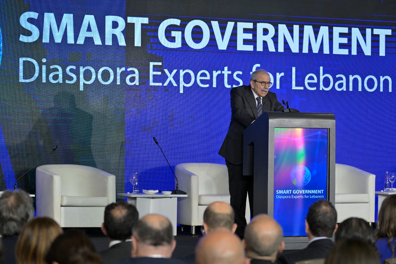 سلام في مؤتمر