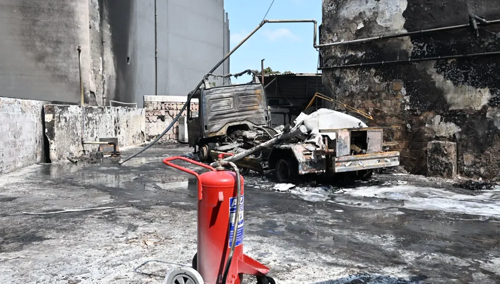حريق كبير في منطقة الحدت تزامناً مع تحليق مسيرّة إسرائيلية فوق ضاحية بيروت الجنوبية (صور - فيديو)