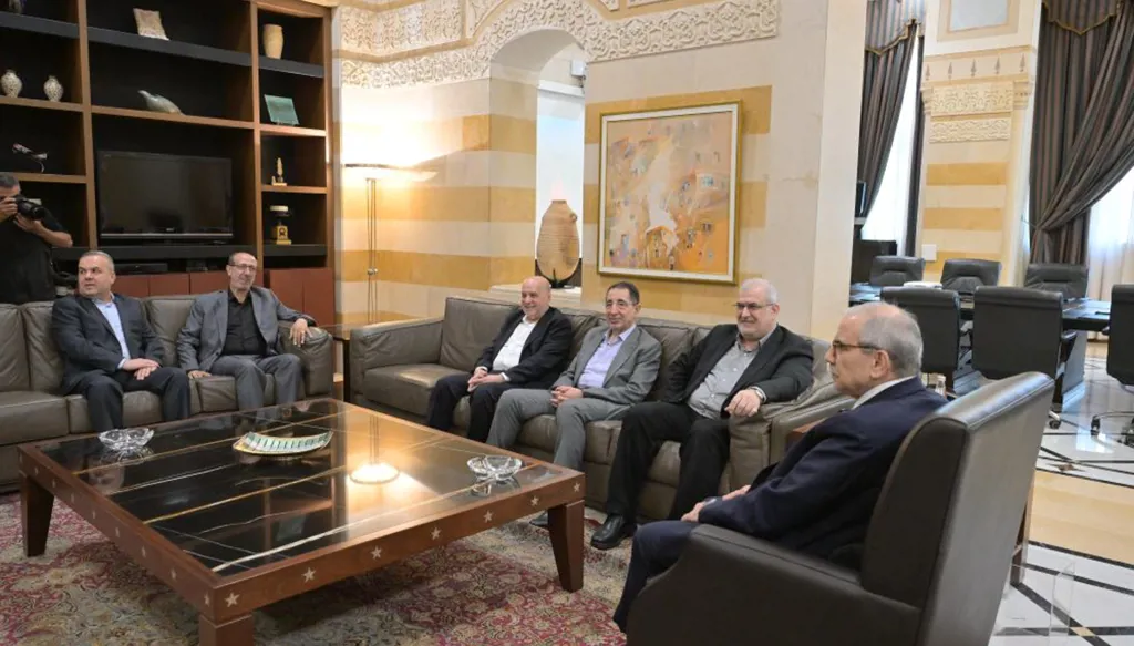 كسر جليد لا أكثر بين سلام و"الحزب"  تمييع اتفاق السلاح الفلسطيني يُنذر بتداعيات