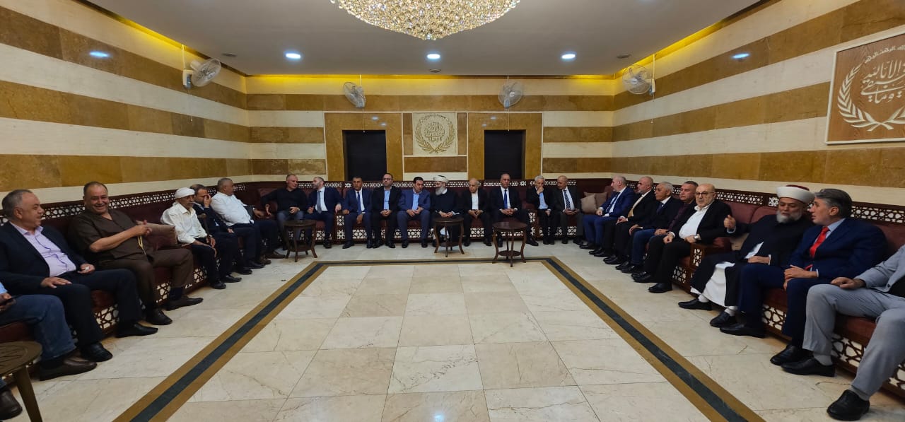 نواب مع مفتي عكار. (النهار)