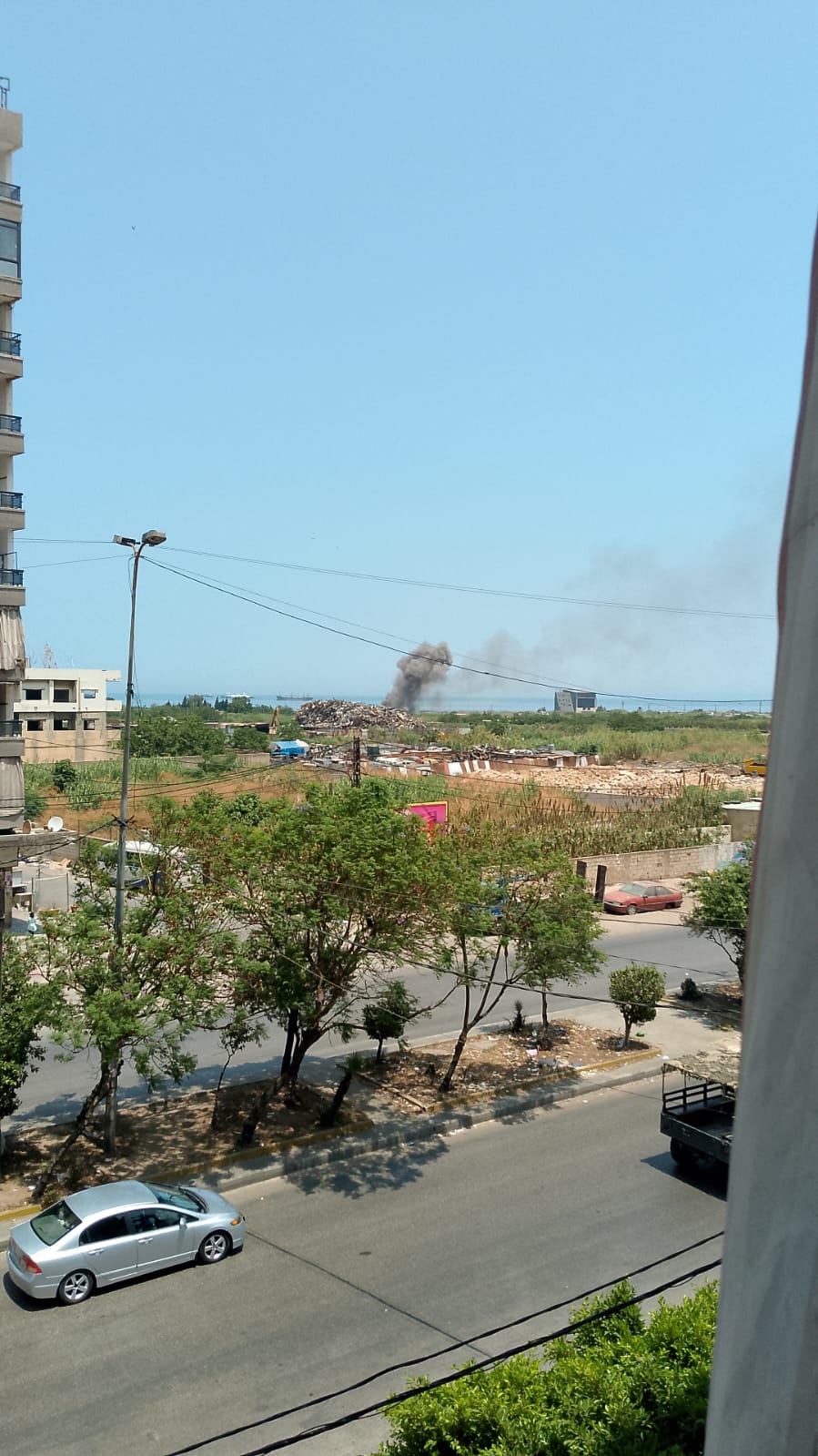 دخان في سماء طرابلس. (النهار)