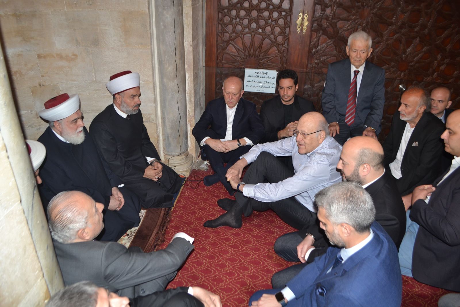 ميقاتي مشاركاً في صلاة العيد.