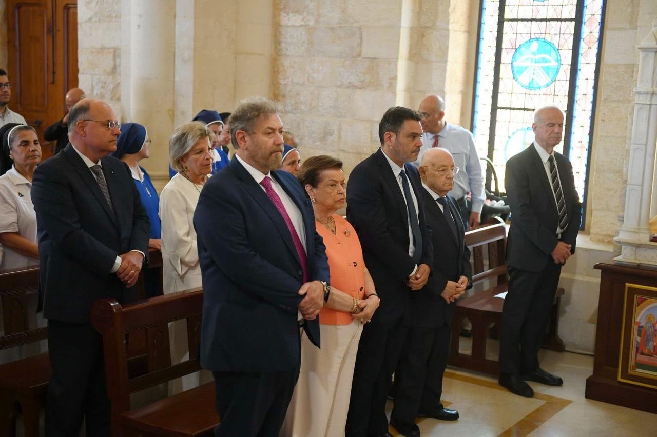 الحضور في قداس الأحد (بكركي).