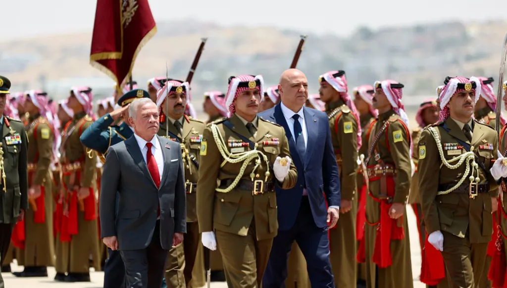 5 عند الخامسة: عون في عمّان ولبنان يدين الاعتداء على اليونيفيل... نواب إيرانيون يحذرون من "فخ"