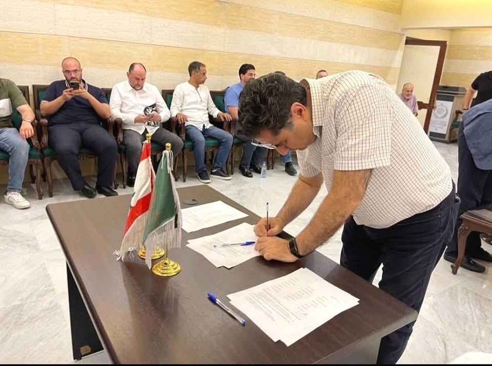 خلال التوقيع على الاتفاق (طوني فرنجية)