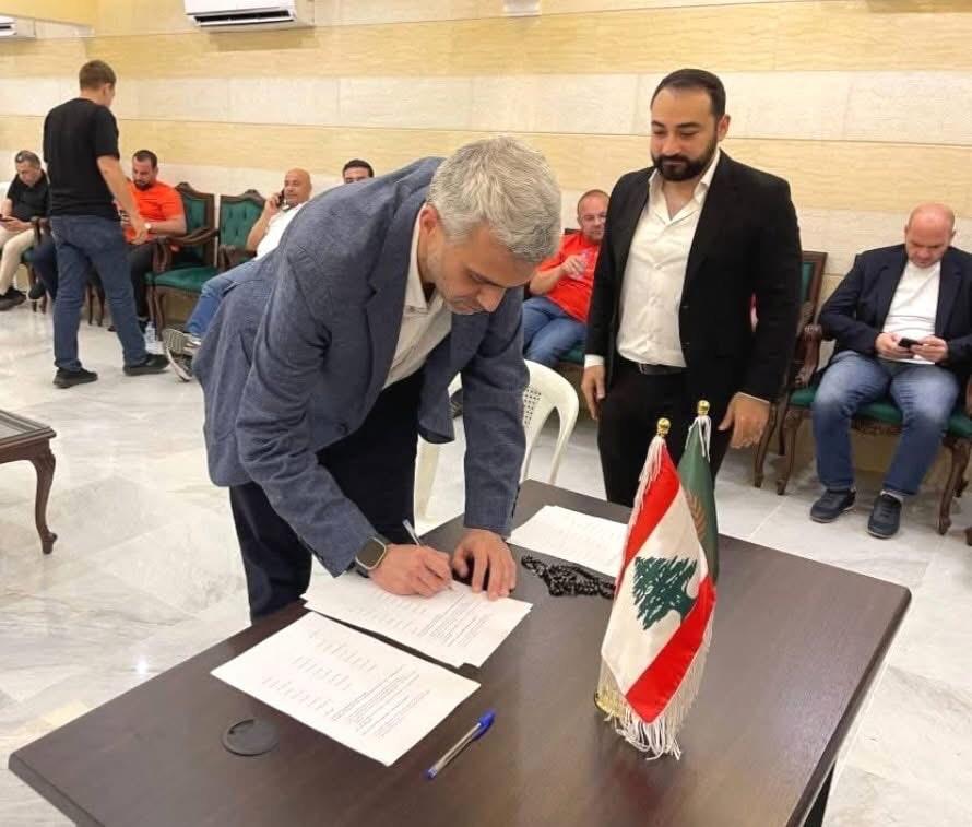 خلال التوقيع على الاتفاق (طوني فرنجية)