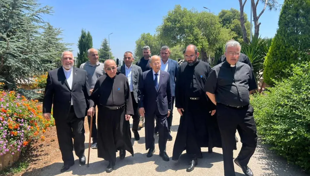 الرئيس ميشال عون في "دير القلعة" – بيت مري: "أنتم رفاق الأيام الصعبة... وخضنا معاً دروب النضال"