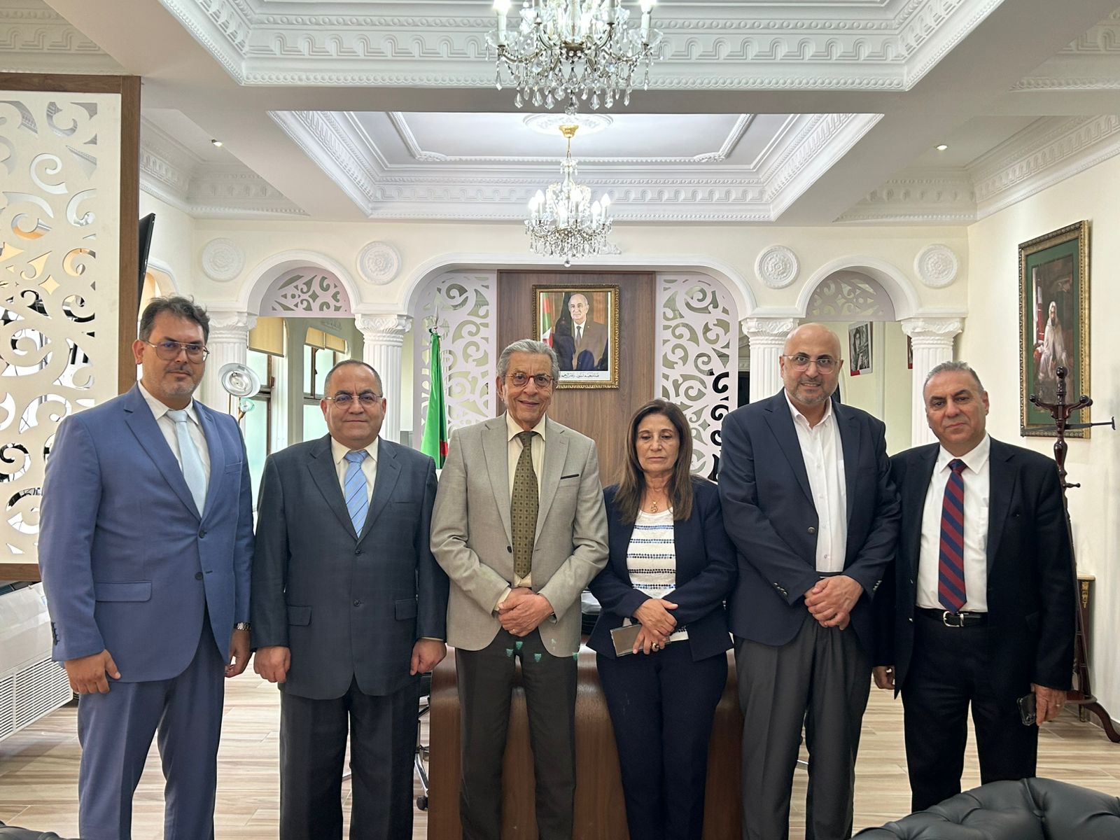 لقاءات للسفير الجزائري. (النهار)