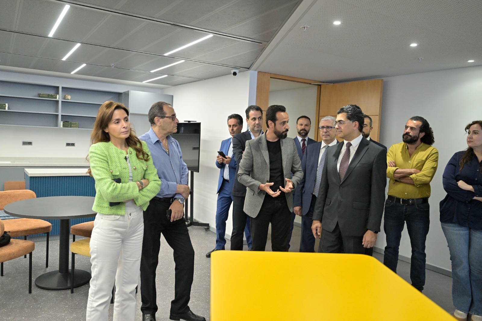  وزير الإعلام اللبناني بول مرقص وأسرة النهار (تصوير نبيل اسماعيل)