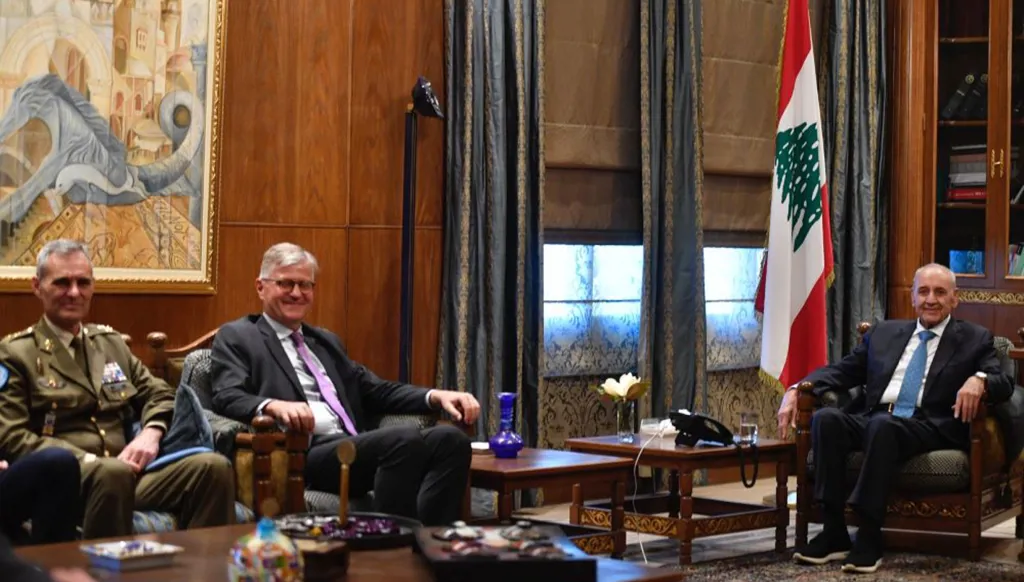 ارتياح رسمي وتحذير ديبلوماسي من تجميد المسار... هل لوّح "حزب الله" بالتدخل "إذا ترنّح النظام"؟