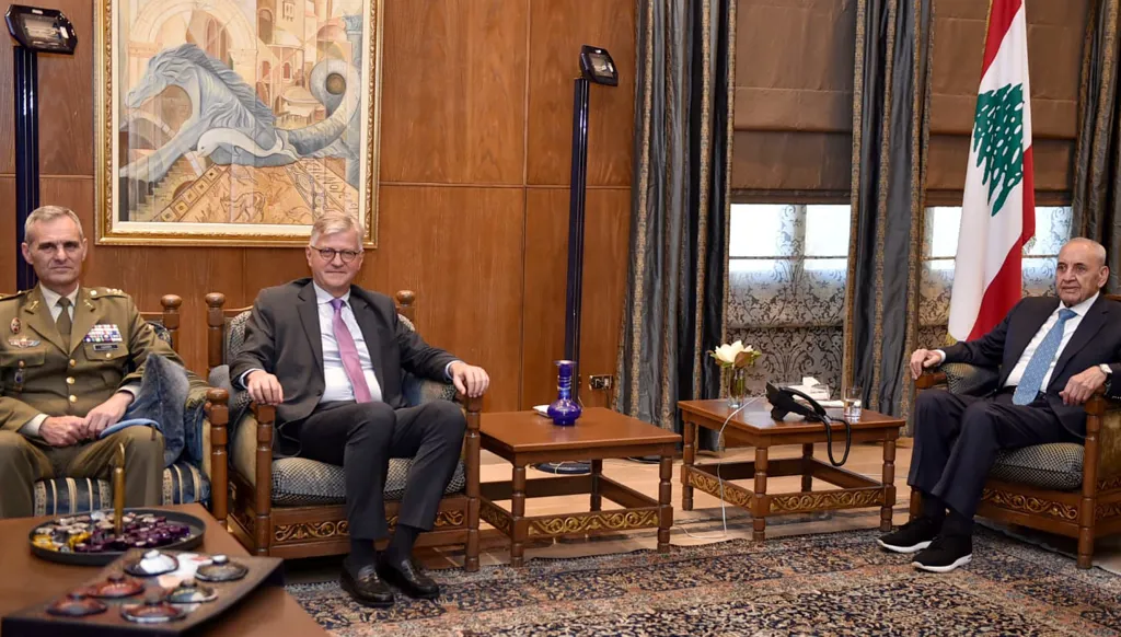 بري استقبل لاكروا: لبنان متمسك بالشرعية الدولية عبر استمرار قوات "اليونيفيل" في الجنوب