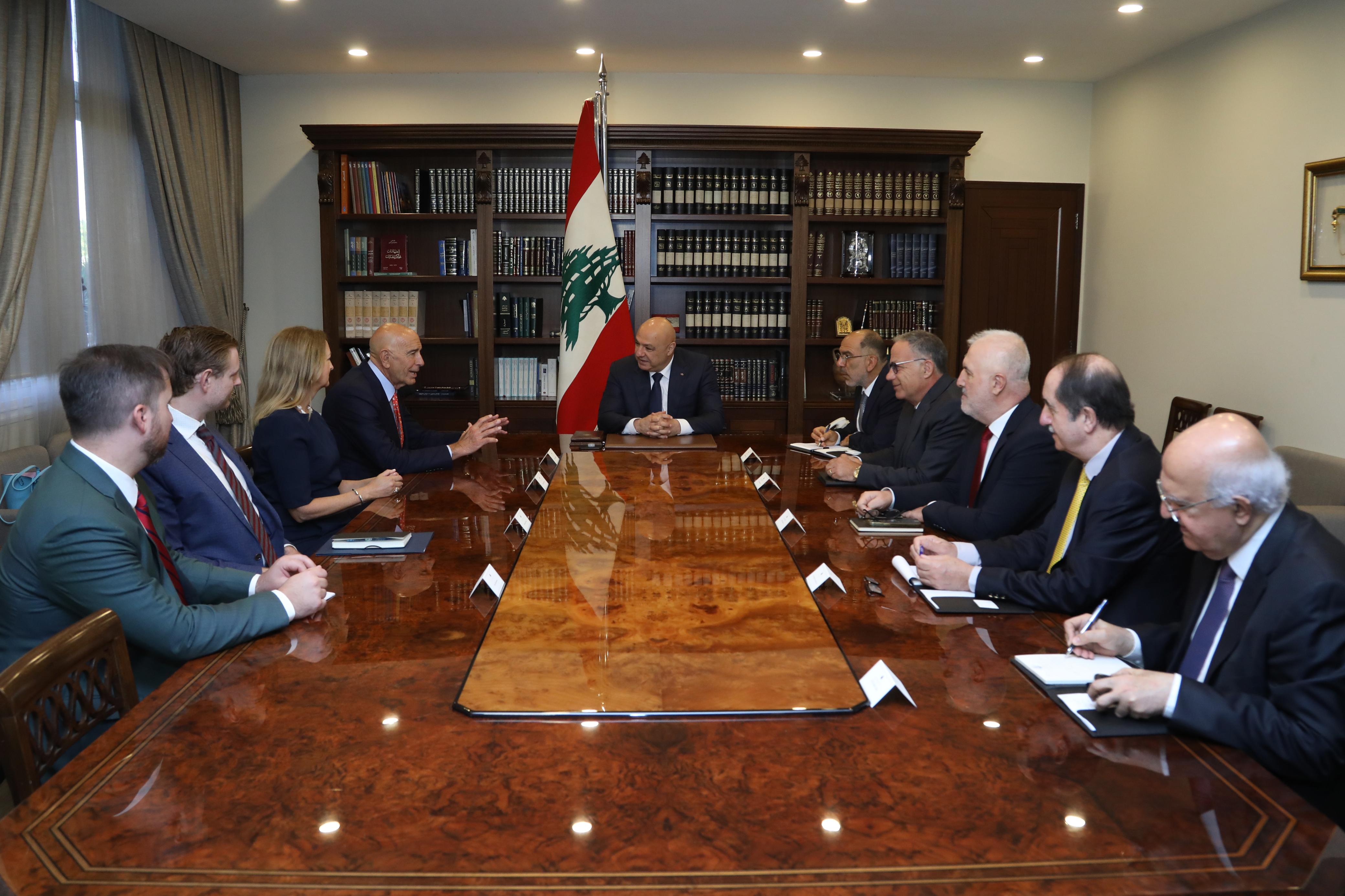 عون يلتقي السفير الأميركي في تركيا والمبعوث الخاص إلى سوريا توماس باراك (حساب الرئاسة في إكس).