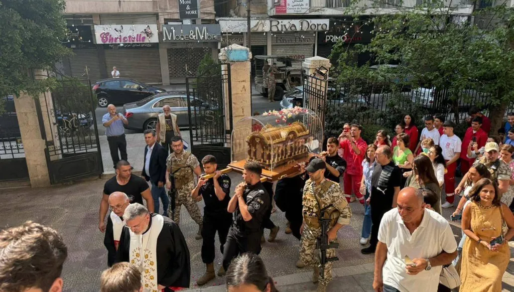 طرابلس استقبلت ذخائر القدّيسة تريزيا الطفل يسوع (صور)