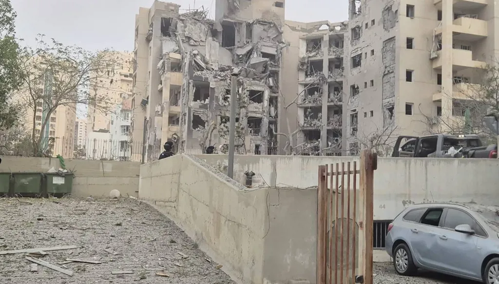 صباح "النهار"- صواريخ إيرانية تسقط في بئر السبع مع إعلان وقف إطلاق النار... هل تتنصل إسرائيل من الـ1701؟
