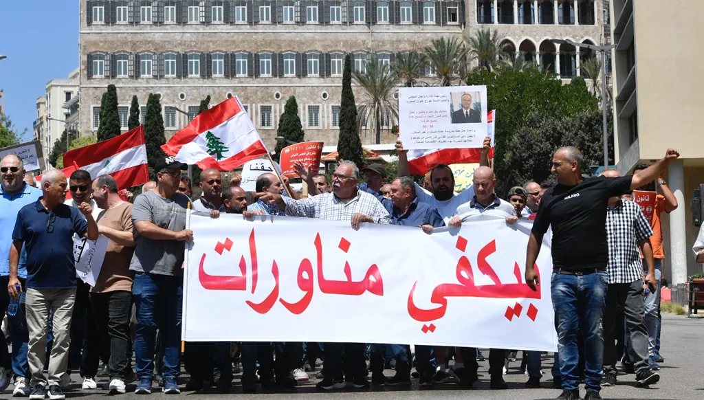 "بيكفي مناورات"... اعتصام لـ"لجنة الدفاع عن حقوق المستأجرين" في ساحة رياض الصلح (صور)