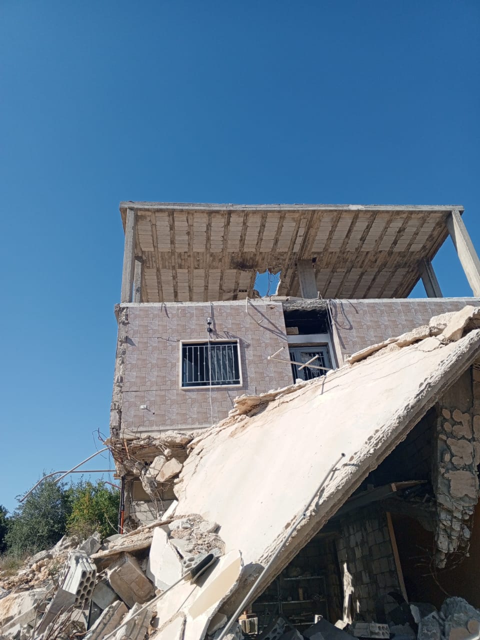 المنزل المستهدف. (وكالات)