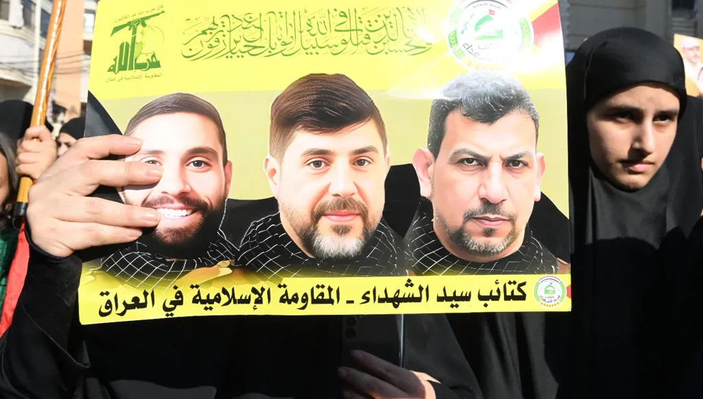 "حزب الله" يشيّع "درع السيد" حسين الخليل ونجله في الكفاءات