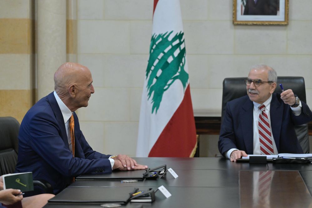 ورئيس الحكومة نواف سلام مجتمعاً مع برّاك في السرايا أمس. (نبيل اسماعيل)  