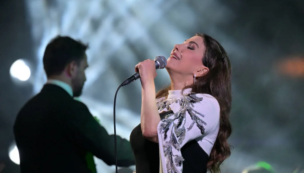 بيروت تتمسّك بالحياة... يكفي أنها ماجدة الرومي (صور وفيديو)