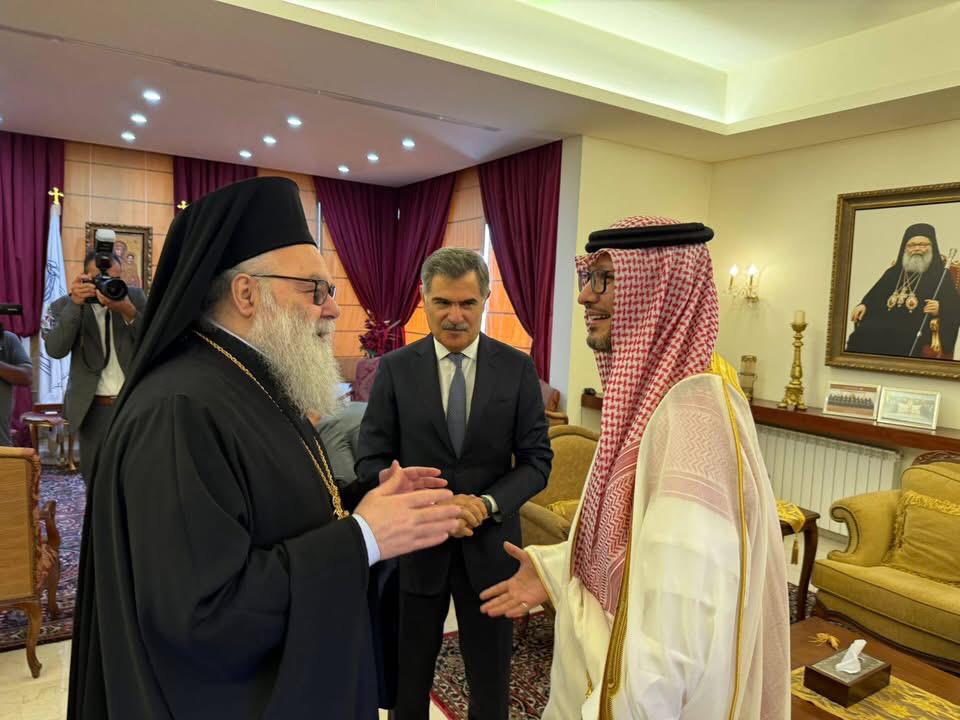 البخاري يلتقي البطريرك يوحنا العاشر (صفحة البخاري في إكس). 