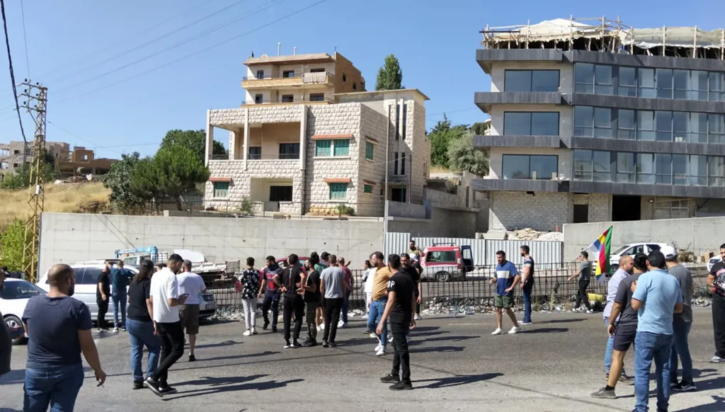 بالفيديو- دروز يقطعون طريق صوفر: "بالروح بالدم نفديكِ يا سويداء"