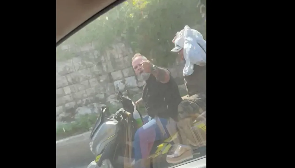 بالفيديو والصور- الاعتداء على الصحافية بترا أبو حيدر الحامل بشهرها الثامن بـ"الضرب والعضّ"
