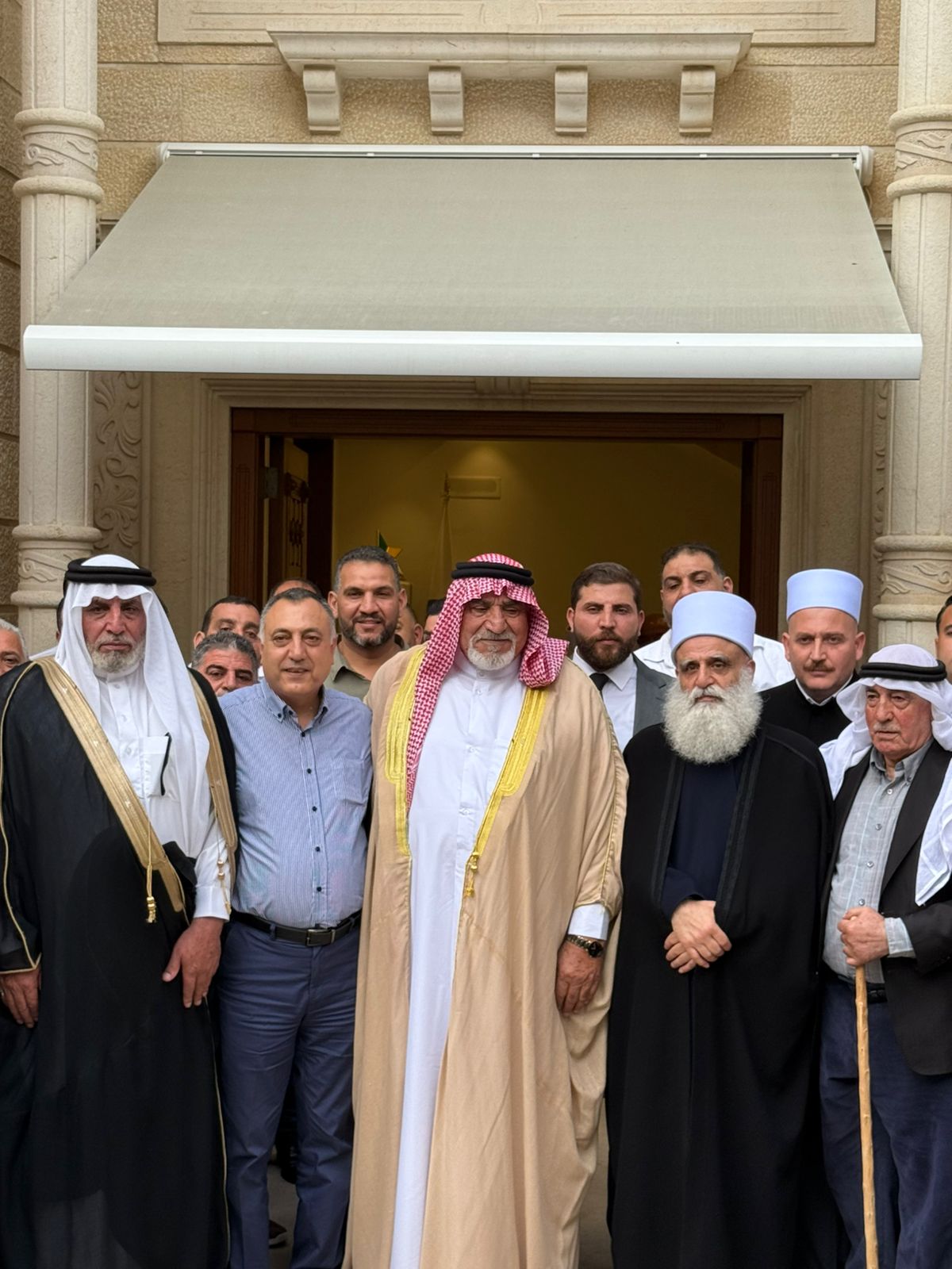 من لقاء عشائر العرب مع شيخ العقل في شاناي (النهار)