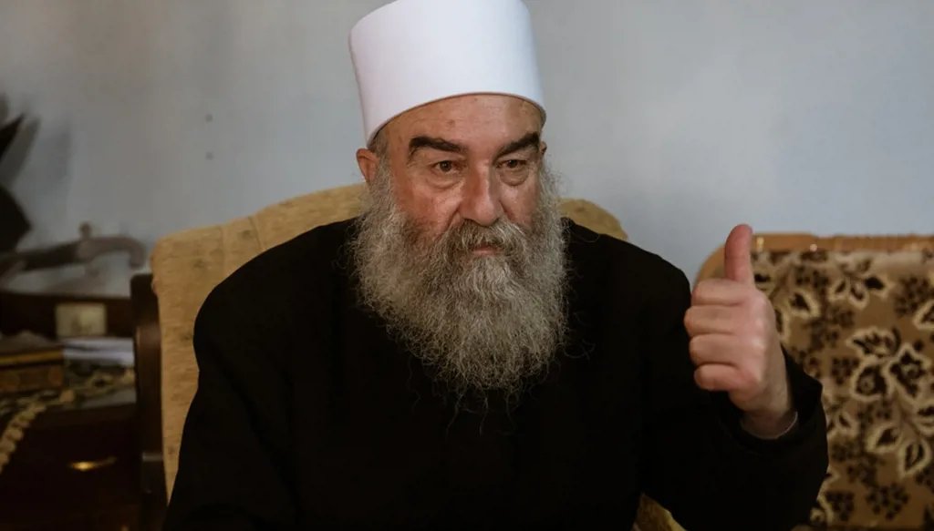 الشيخ الهَجَري: من موالاة الأسد إلى محاربة الشرع