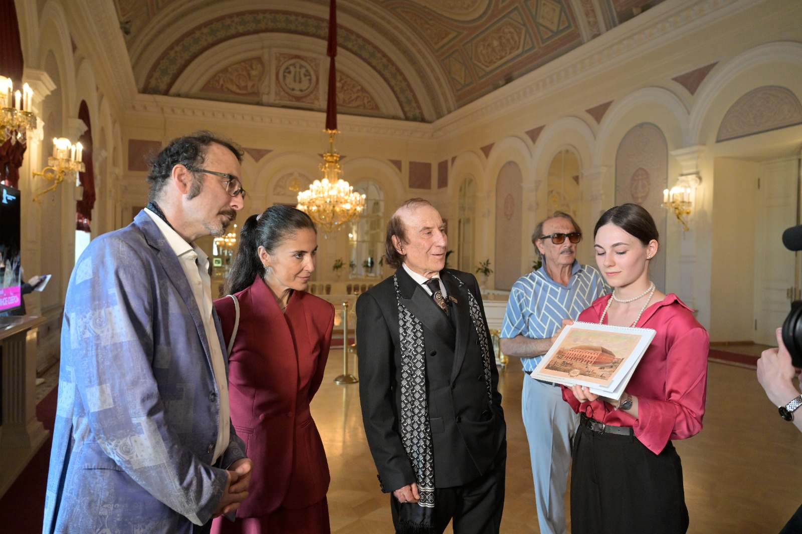 من أمام البولشوي في موسكو عبدالحليم كركلا (الصورة: نبيل اسماعيل)