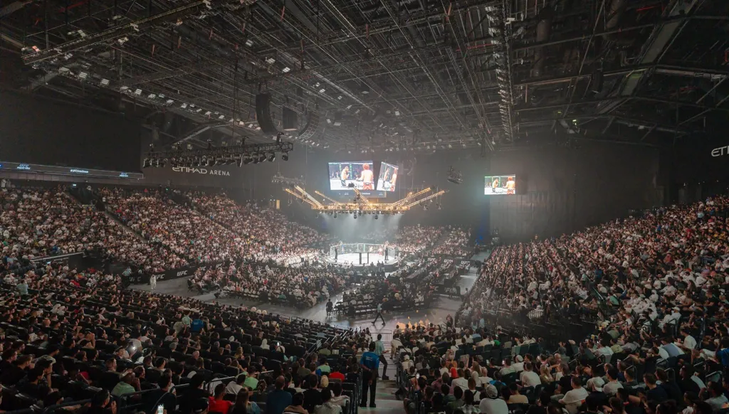 أبوظبي تستقبل نجوم العالم في الفنون القتالية المختلطة