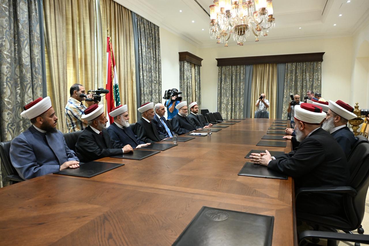 دريان في عين التينة على رأس وفد من مفتي المناطق (حسام شبارو). 