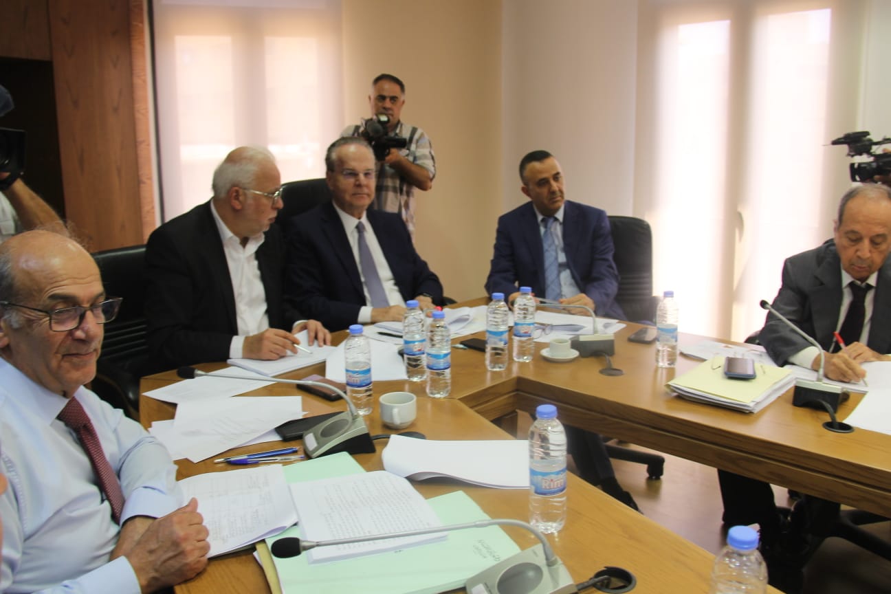  لجنة الإدارة والعدل (اكس)