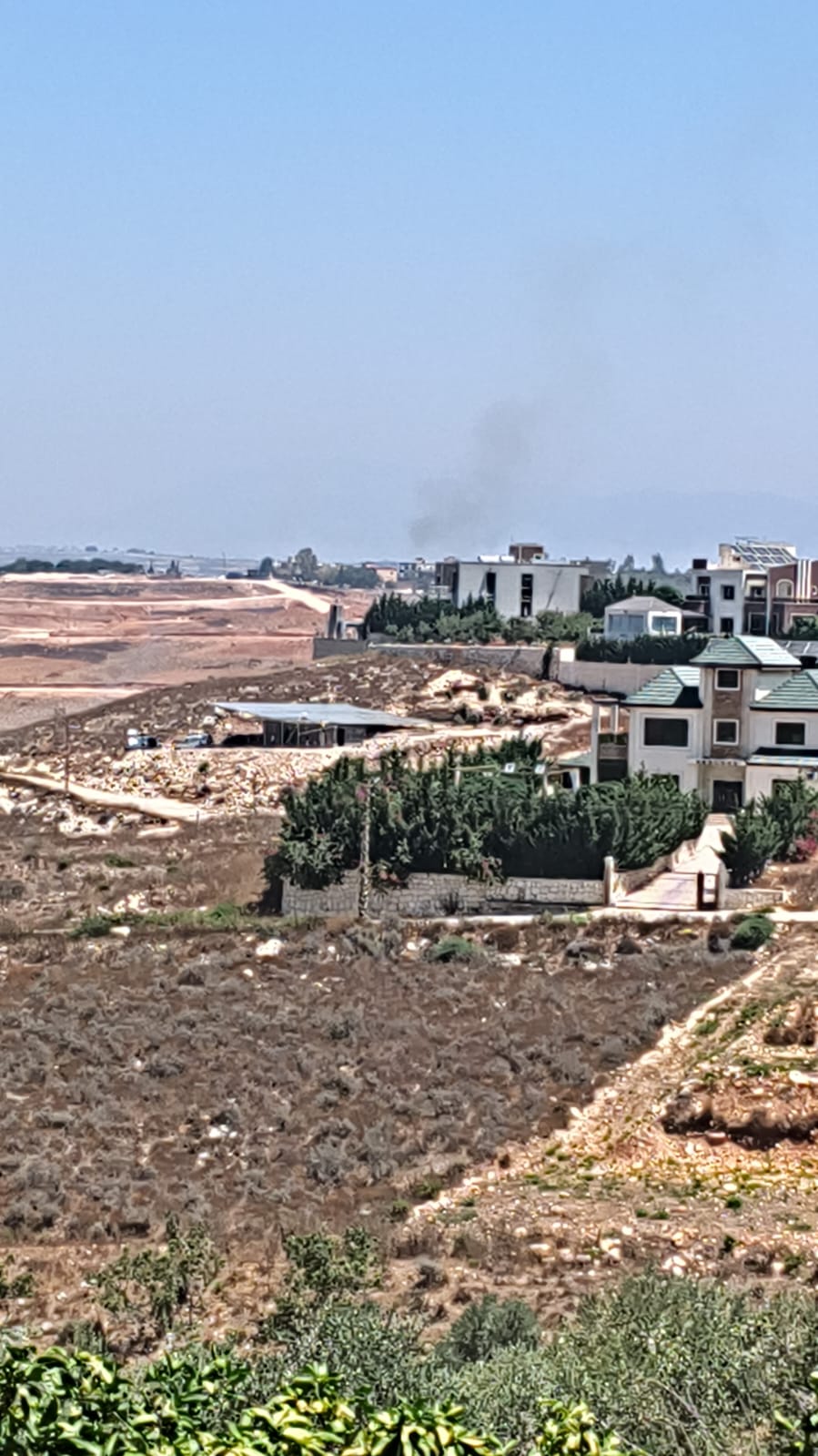 استهداف سيّارة على طريق صريفا الطويري في جنوب لبنان (مراسل النهار). 