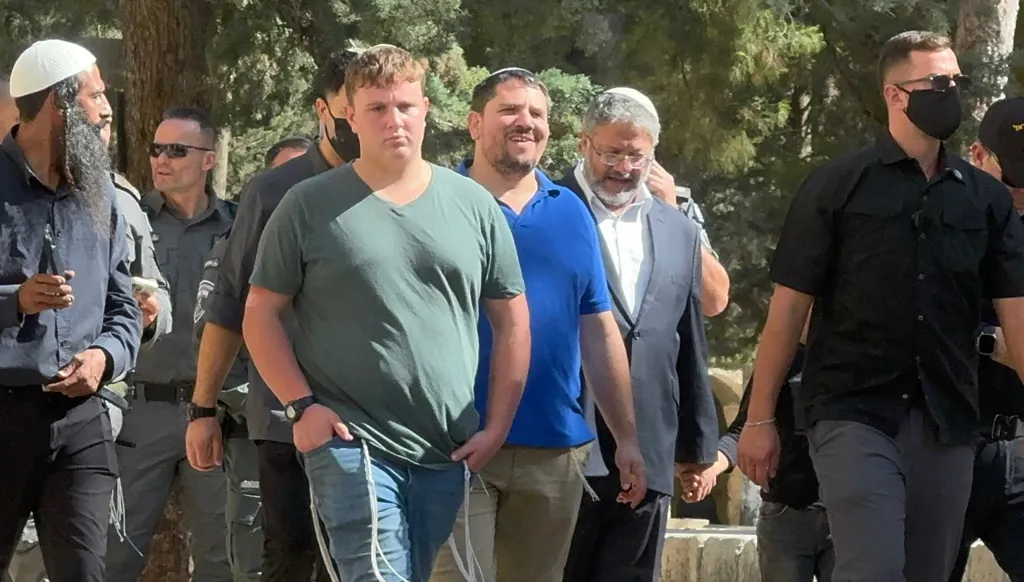 بالفيديو - مسيرة واقتحامات واسعة لباحات المسجد الأقصى في ذكرى "خراب الهيكل"