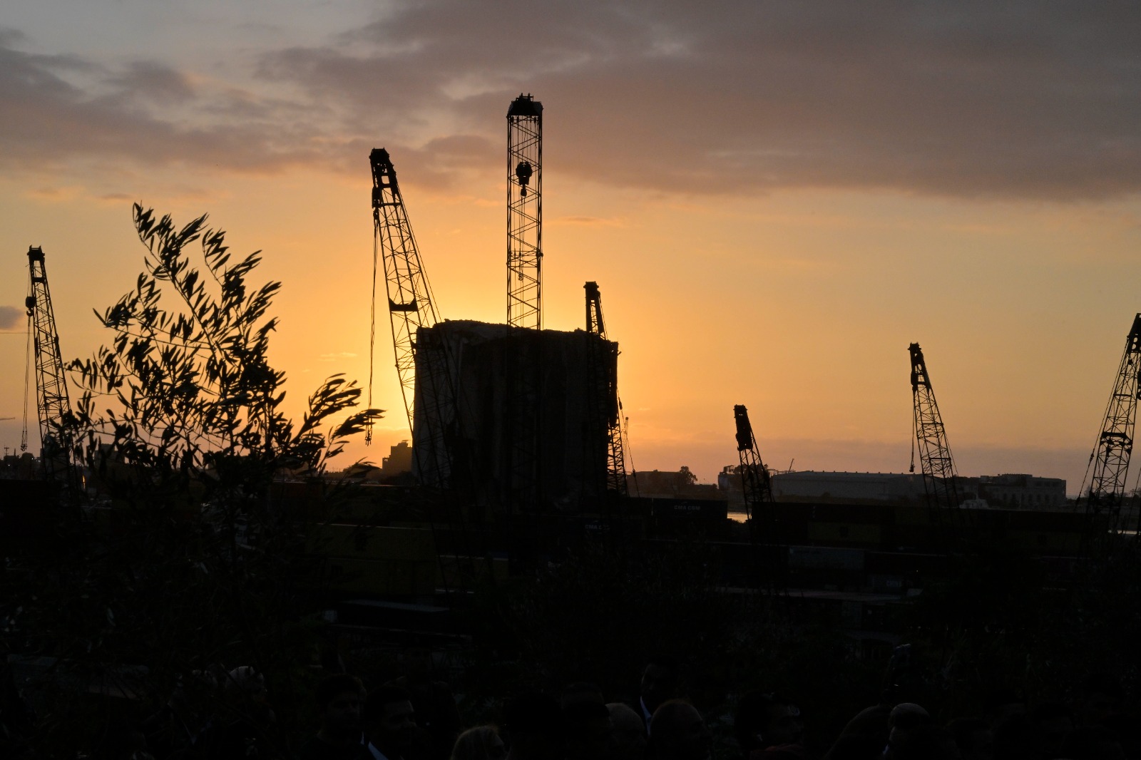 مرفأ بيروت كما بدا عشية الرابع من آب (نبيل اسماعيل).