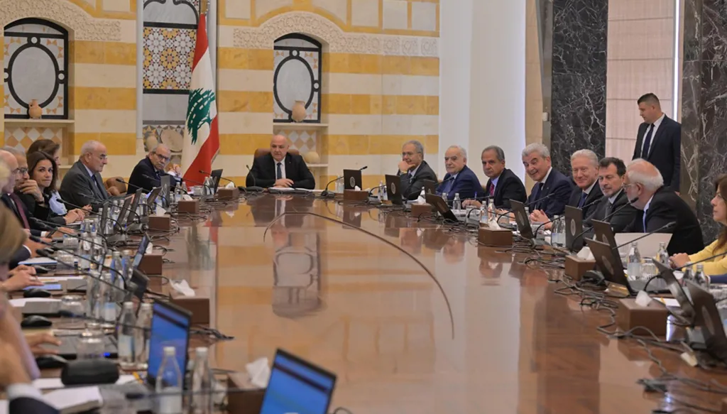 مجلس الوزراء يُناقش بند حصرية السلاح... وزير الصحة عن المقاطعة: "سيُبنى على الشيء مقتضاه"