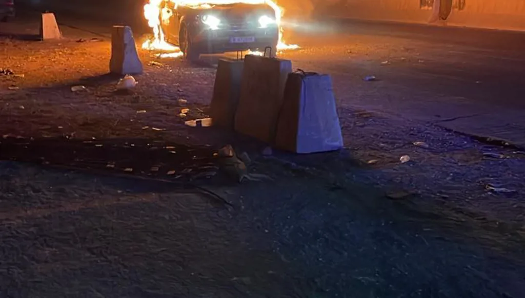بالفيديو - ضحيّة في استهداف سيارة على طريق بريتال - بعلبك