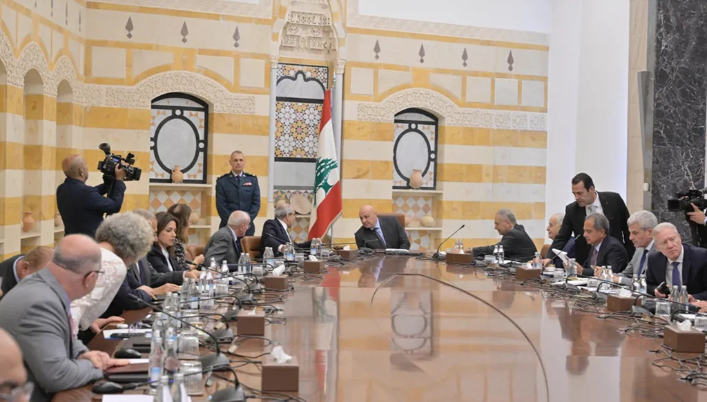 مجلس الوزراء يناقش خطة نزع السلاح والورقة الأميركية... والوزراء الشيعة ينسحبون