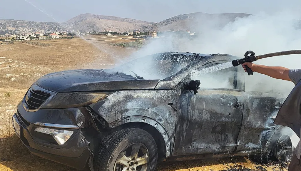 بالفيديو- استهداف سيارة في بلدة عيناثا بأربعة صواريخ وسقوط ضحية