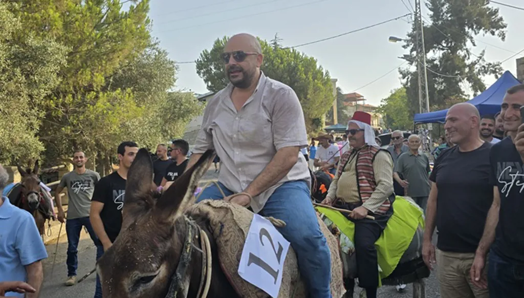 سباق الحمير في بلدة روم اللبنانية... الفائز الأول "مكركب"! (فيديو وصور)
