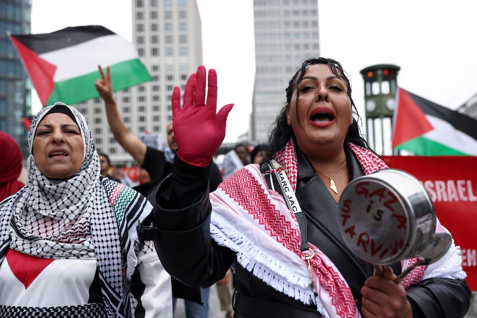 جانب من تظاهرة داعمة لغزة في برلين. (رويترز)
