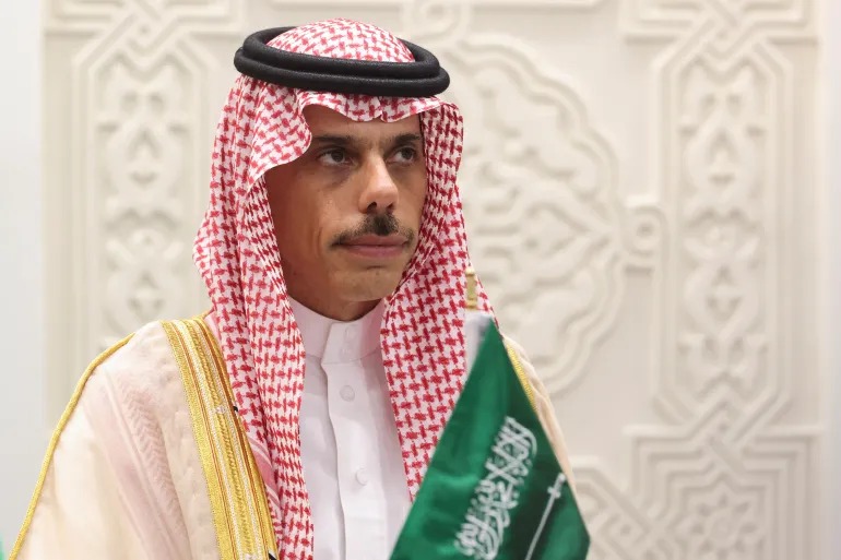 فيصل بن فرحان. (مواقع)