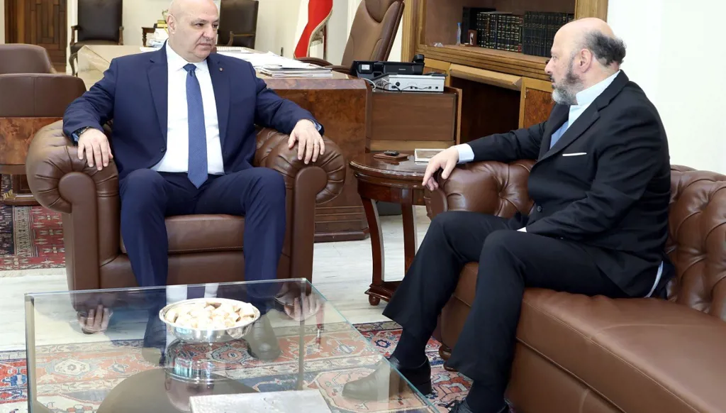عون استقبل رياشي موفداً من جعجع