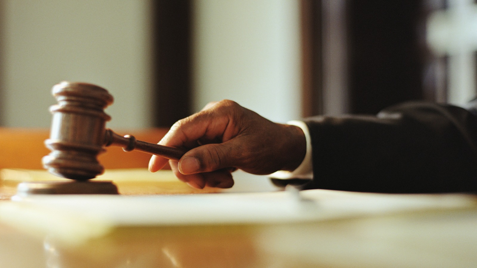 محكمة. (مواقع)