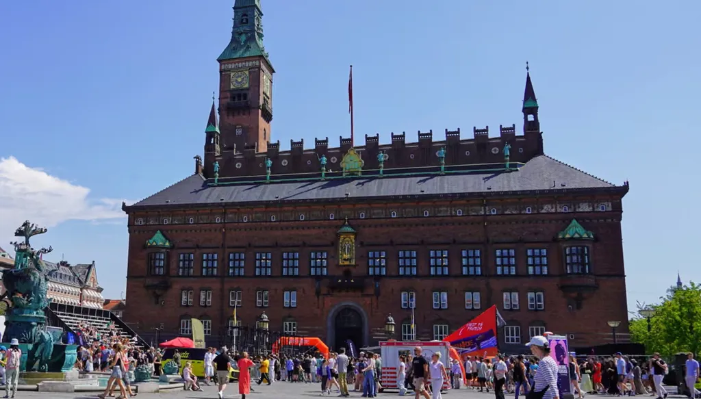 فضيحة رسوم الزواج في الدنمارك: استرداد أموال لعشرات الآلاف من المتضررين