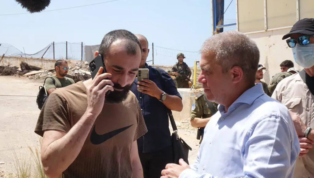 مكتب نتنياهو: إعادة إسرائيلي كان محتجزاً في لبنان بعد مفاوضات بمساعدة الصليب الأحمر