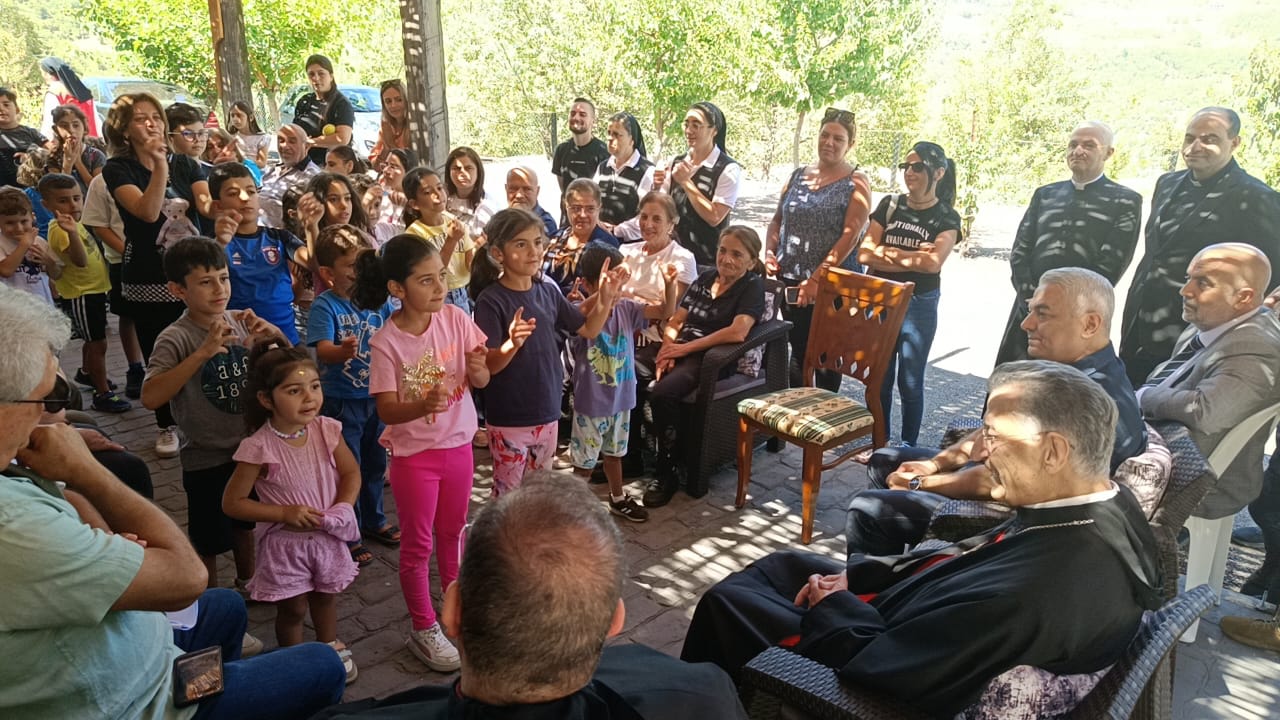 زيارة الراعي إلى مخيم الأطفال (النهار).